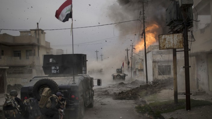 Kampf um Mossul: Der IS attackiert den Vormarsch der irakischen Armee in Mossul immer wieder - so wie hier - mit Autobomben.