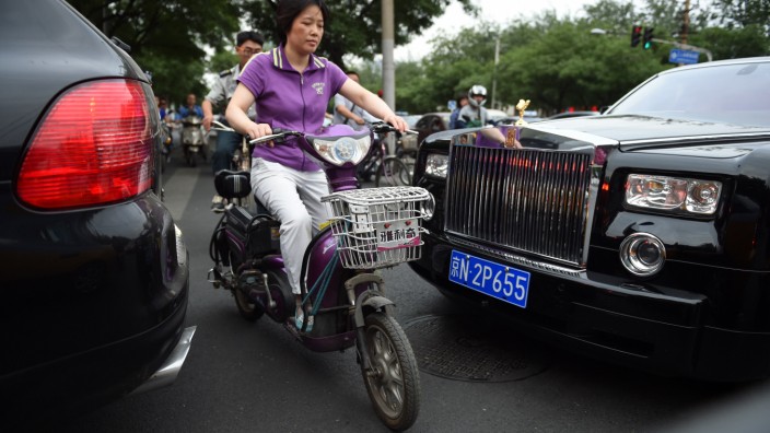 China: Gegen Luftverschmutzung und Protz: Für teure Autos gilt eine Sonderabgabe.