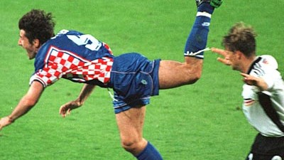 Interview mit Davor Suker: "Hey, er hat voll mein Knie erwischt!" Davor Suker über das berühmte Foul im WM-Viertelfinale 1998, das Deutschlands Niederlage einläutete.