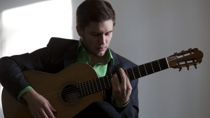 Gitarrist Daniel Marx: Der 26-jährige Dorfener Daniel Marx tritt als klassischer Gitarrist bereits auf internationalen Bühnen auf. Jetzt macht er Urlaub in der Heimat.
