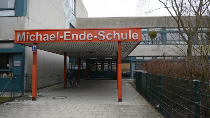 Unterschleißheim: Die Michael-Ende-Schule an der Raiffeisenstraße ist ein Sanierungsfall und wird für kalkulierte 56 Millionen Euro neu errichtet.