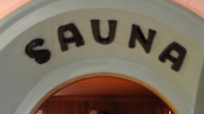 Neue Heimat: Die Sauna, ein Ort, der bei dem Nigerianer Olaleye Akintola Erinnerungen an den Orient wach werden lässt.