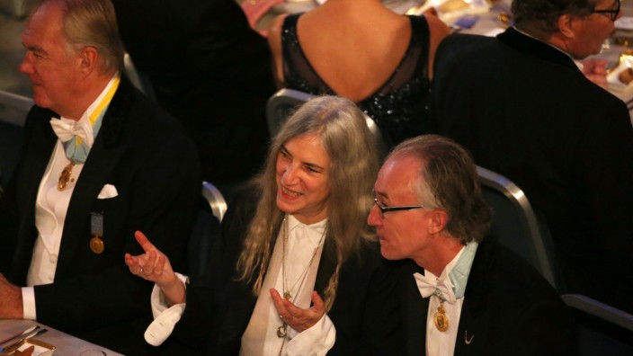 Nobelpreis-Verleihung: Angenehm menschlich: Patti Smith beim Bankett nach der Nobelpreisverleihung in Stockholm.
