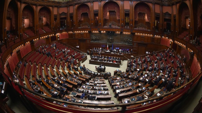 Italien: Italiens Abgeordnetenkammer im Palazzo Montecitorio in Rom.