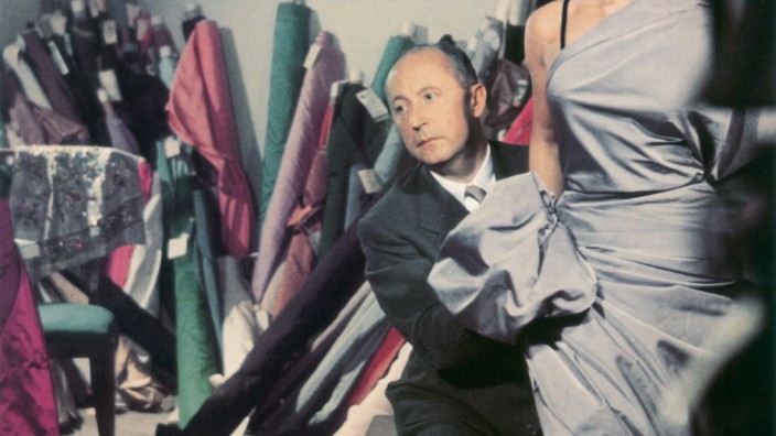 Modegeschichte: Christian Dior war in seine Kleider regelrecht verliebt, darum gab er nicht nur seinen Kollektionen Namen, sondern auch jedem einzelnen Look.