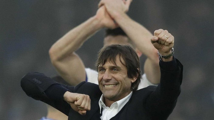 Fußball international: Wieder 1:0 gewonnen: Chelseas Trainer Antonio Conte.
