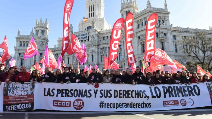 Madrid: Demonstranten auf der Plaza de Cibeles in Madrid.