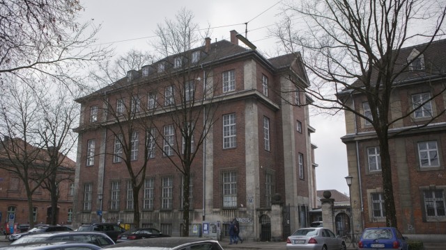 Ludwigs-/Isarvorstadt: Altehrwürdig und verlassen: Das Hypo-Haus an der Zenettistraße steht unter Denkmalschutz.