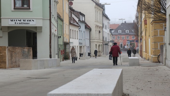 Freising: Die Poller an der Heiligeistgasse gibt es nicht mehr, die Straße kann jetzt in beiden Richtungen befahren werden.