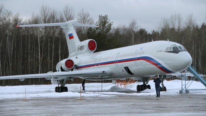 Eine Tupolew Tu-154 auf dem Luftwaffenstützpunkt Chkalovsky, nördlich von Moskau. Ein Flugzeug dieses Typs ist über dem Schwarzen Meer abgestürzt.