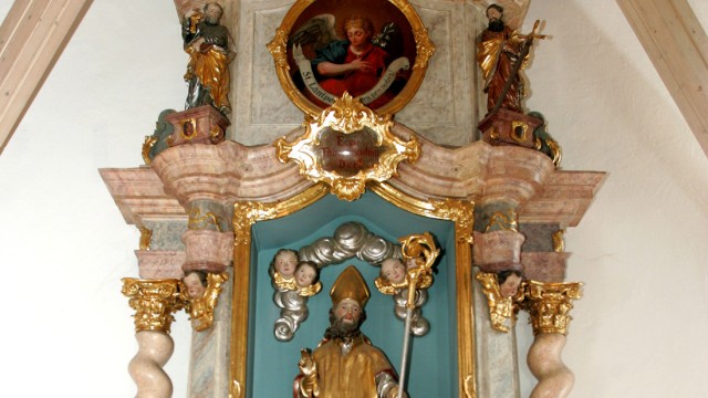 Sagen und Mythen: Sankt Lantbert ist der Namenspatron der Lerchenfelder Kirche. Der Legende nach wirkte er ein Wunder, das den Mariendom vor der Zerstörung rettete.