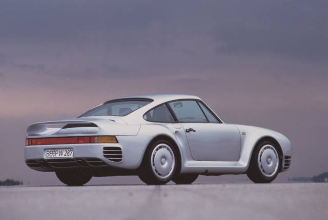 Das Heck des Porsche 959