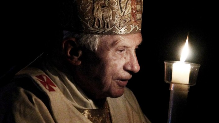 Benedikt XVI. über Missbrauch: Benedikt XVI. wurde für seine Aussagen scharf kritisiert. Doch in seinem Pontifikat ließ er auch die Strafnormen für sexuellen Missbrauch verschärfen. Zahlreiche Priester wurden ihres Amtes enthoben.