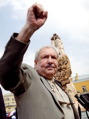 Der Bildhauer Ernst Neiswestny kehrt im Jahr 2000 nach Russland zurück