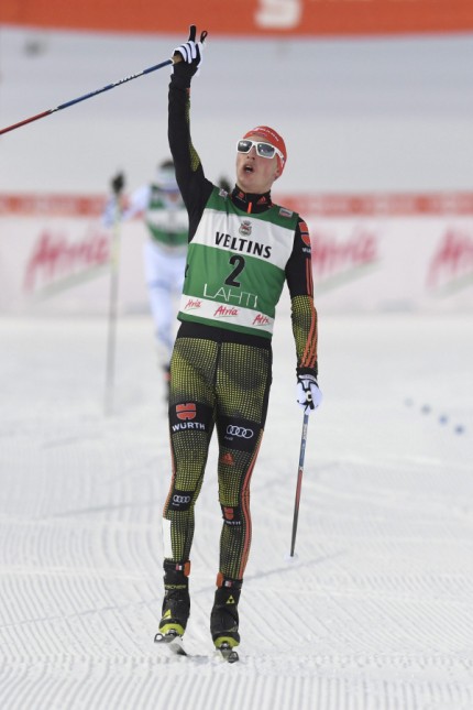Nordische Kombination: Siegesserie fortgesetzt: Bei allen acht Wettbewerben der Kombinierer-Saison gewann ein Deutscher - in Lahti, Finnland, ist es Eric Frenzel.