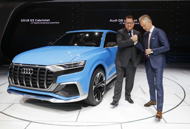 Dietmar Voggenreiter und Scott Keogh bei der Präsentation des Audi Q8 Concept