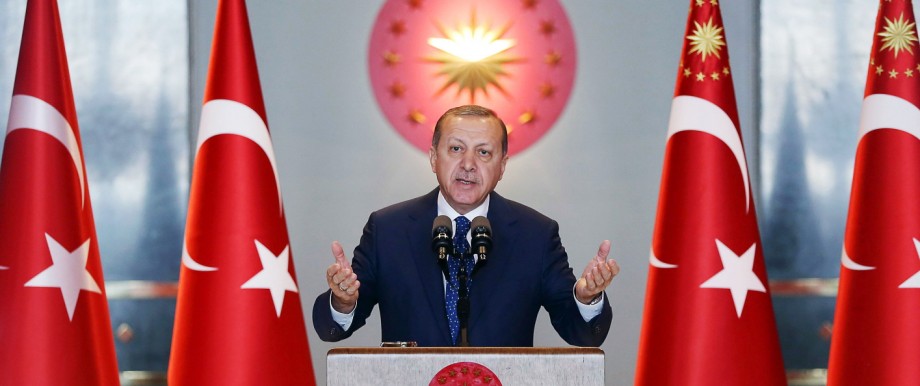 Verfassungsreform in der Türkei: Regent bis in alle Ewigkeit? In türkischen Medien wird bereits spekuliert, dass Präsident Recep Tayyip Erdoğan bis 2029 im Amt bleiben könnte.