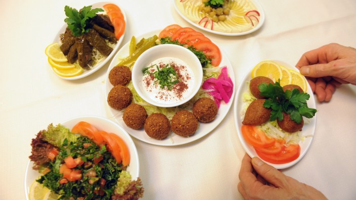 Kostprobe: Die Vorspeisen sind die eigentliche Hauptsache der libanesischen Küche. Mmmh!