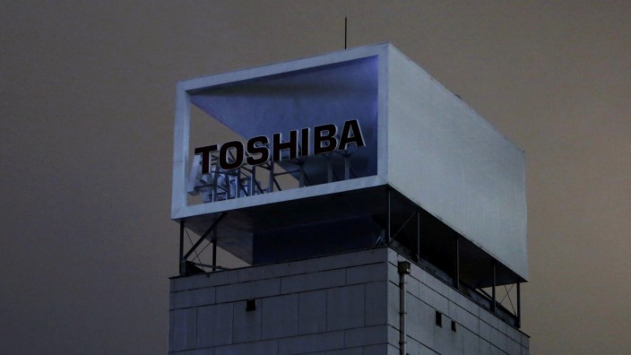 FILE PHOTO: The logo of Toshiba Corp is pictured at its headquarters in Tokyo