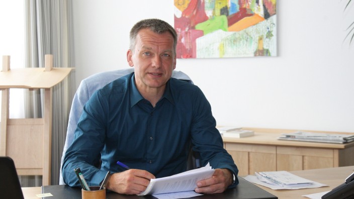 "Einige Neubaugebiete in Planung": Der Neufahrner Bürgermeister Franz Heilmeier blickt optimistisch in die Zukunft. Finanziell laufe es für die Gemeinde derzeit ordentlich, erklärt er.