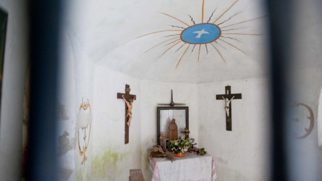Ebersberger Forst: Der Innenraum der Kapelle ist unverdächtig.