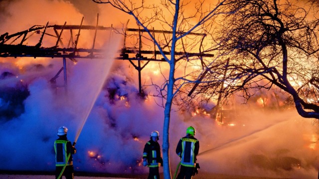 Großeinsatz der Feuerwehr: Von den Freiwilligen Feuerwehren waren 100 Einsatzkräfte am Brandort.