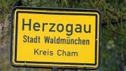 Polizeihundeschule Herzogau: Skandal in Herzogau: Die Hundeführer der örtlichen Polizeihundeschule beklagen eine öffentliche Hetzjagd.