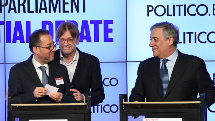 Leserdiskussion: Gianni Pittella, Guy Verhofstad und Antonio Tajani (v.l.n.r.) bei einer Debatte vor der Wahl des EU-Parlamentspräsidenten. Der Belgier Verhofstadt zog kurz vor der Abstimmung seine Kandidatur zurück.