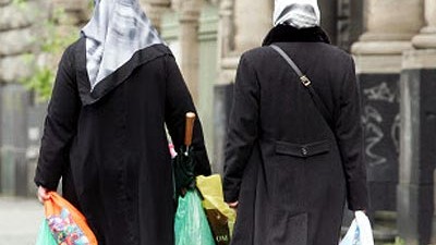 Studie über Muslime in Deutschland: Mit der Integration von Muslimen in Deutschland steht es nicht immer zum Besten: Jeder siebte lehnt Demokratie und Rechtsstaatlichkeit ab.
