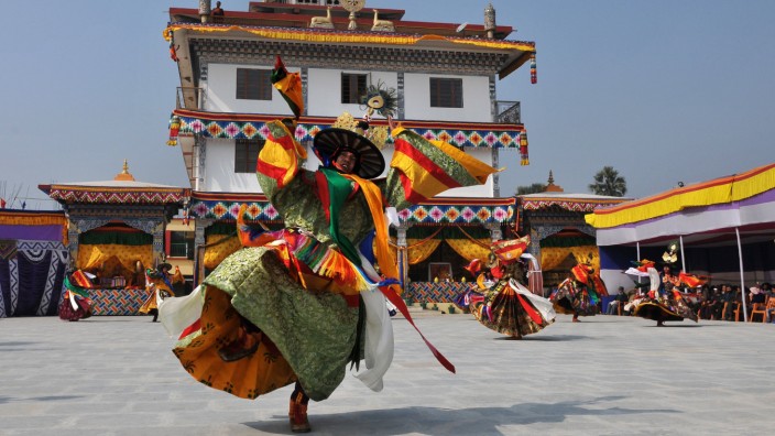 Bhutan: Traditionen werden hier gelebt: Erst seit 2008 öffnet sich das Königreich Bhutan vorsichtig der Welt.