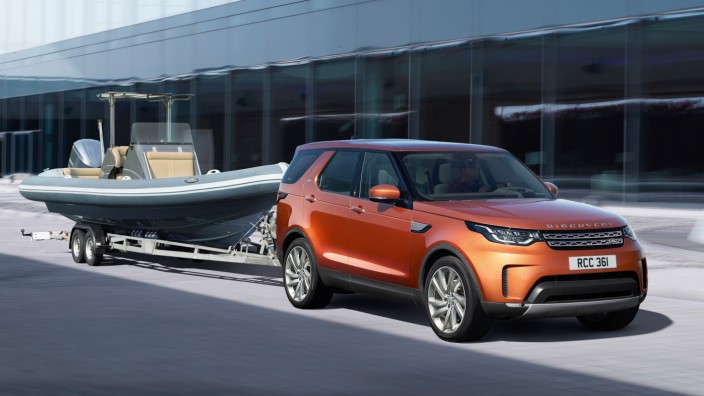 Der neue Land Rover Discovery mit Bootsanhänger