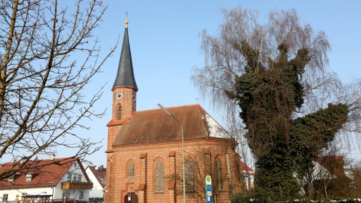 17 Ortsteile: Die Kirche in Unterbruck ist der Heiligen Anna geweiht. Sie steht an der B 13, deren Anfänge bis ins Mittelalter zurückreichen.