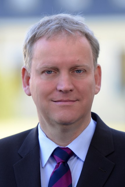 Prof. Dr. Hans-Peter Burghof / Lehrstuhl für Bankwirtschaft und Finanzdienstleistungen; Professor Hans-Peter Burghof