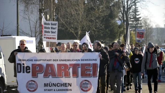 Unterhaching: Protest gegen die AfD: Die Partei bei ihrem Wanderstammtisch durch Unterhaching.