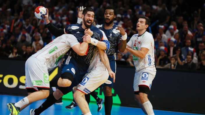 Handball-WM: Mitten durch die Mauer: Frankreichs Spielgestalter Nikola Karabatic (mit Ball) bahnt den Franzosen gegen Norwegen den Weg zum WM-Triumph.