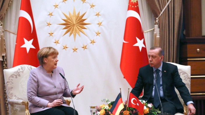 Türkische Chronik (XXV): Diplomatischer Balanceakt: Angela Merkel zu Besuch beim türkischen Präsidenten Erdoğan.