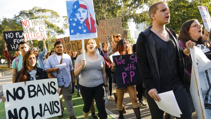 USA: Studenten protestieren an der California Polytechnic State University gegen die Innenpolitik der US-Regierung.