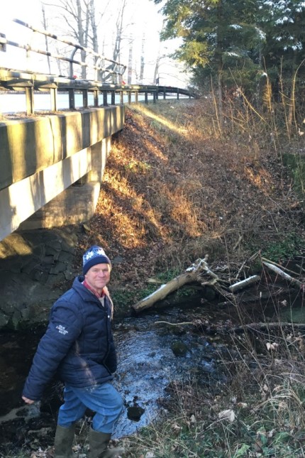 Neuer Vorschlag: Josef Stein aus Frasdorf will den Weißbach verlegen lassen, um zwei Brücken einzusparen.