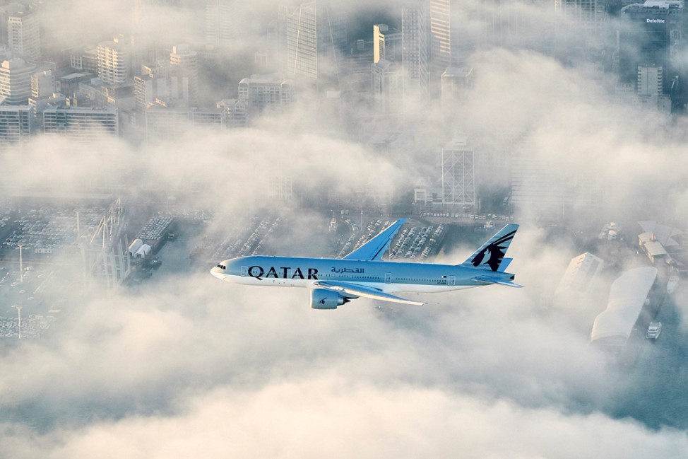 Qatar AirwaysâÄÖ first flight to New Zealand flies over the city of Auckland on its final approach to the airport