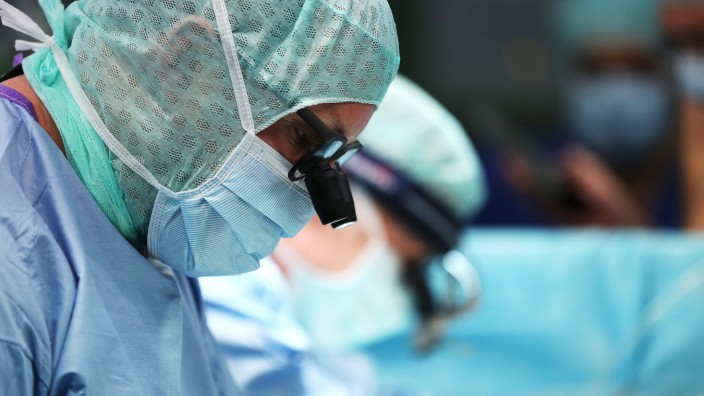 Gehaltsreport: Ärzte sind mit einem Durchschnittsgehalt von 83 000 Euro die bestbezahlte Berufsgruppe.