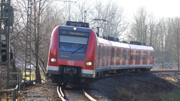 Landkreis: Die Bahn kommt, dagegen kommt die Tarifreform beim MVV nicht recht voran, beklagt die SPD.