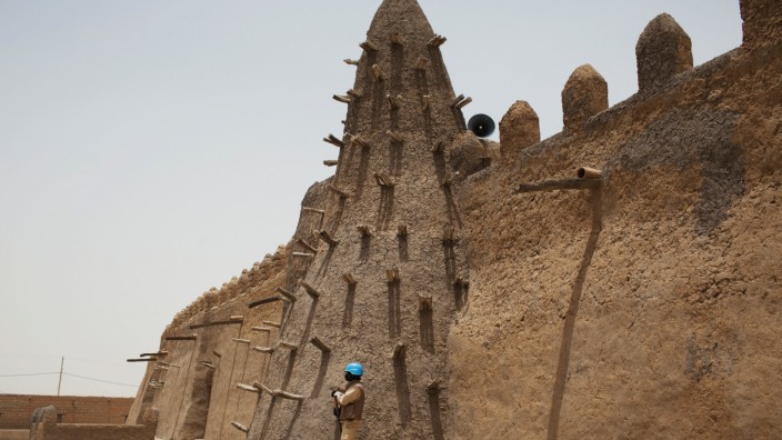 A UN peacekeeper stands guard at the Djinguereber mosque during a visit by a UN delegation on election day in Timbuktu