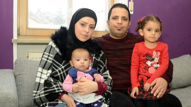 Flüchtlinge: Hanan Khatib und Zakaria Saad mit ihren Kindern.