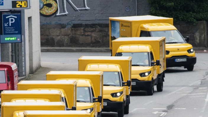 Neue Elektrofahrzeuge der Post in Bayern