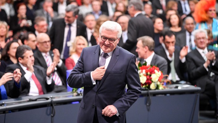 Seite Drei zur Bundespräsidentenwahl: Frank-Walter Steinmeier wird das Amt des Bundespräsidenten antreten, Joachim Gauck nimmt nach fünf Jahren seinen Hut.