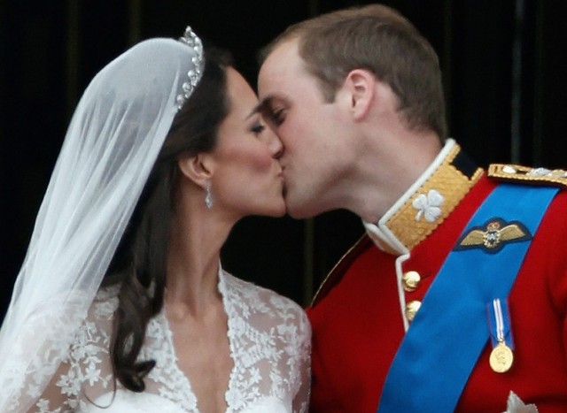 Royal Wedding - The Newlyweds Greet Wellwishers From The Buckingham Palace Balcony; Die besten Küsse