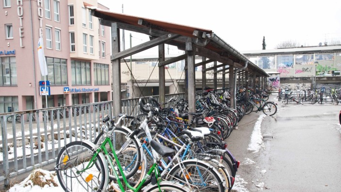 Auf Antrag der CSU-Fraktion: Bitte recht freundlich: Der Fahrradständer am Baldhamer Bahnhof könnte einer der Standorte für die Kameraüberwachung werden.