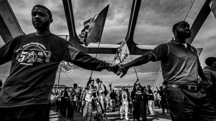Ausstellung: Amerikanische Bürger, die um ihre Rechte kämpfen, hat Joshua Rashaad McFadden für seine Bilder-Serie "After Selma" fotografiert.