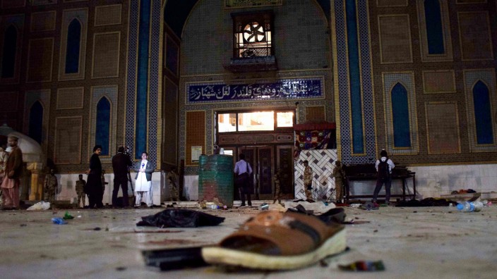 Islamismus: Der Lal-Shahbaz-Schrein ist einer der wichtigsten Pilgerorte der Kalandar-Sufis: Inmitten der Gläubigen hat ein Islamist eine Bombe gezündet.