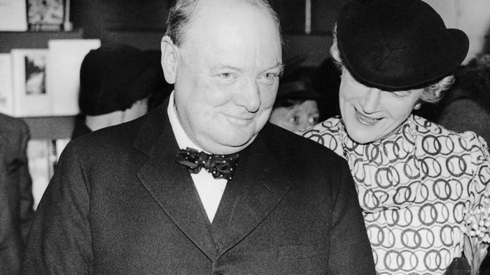 Wissenschaftsgeschichte: Staatsmann und Wissenschaftler: Winston Churchill (hier mit seiner Frau Clementine auf einer Buchmesse im Jahr 1937)